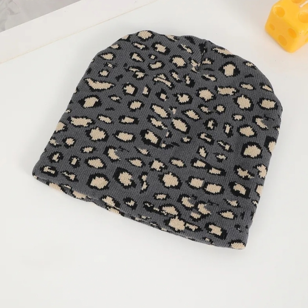 Chic Leopard Print Knit Beanie - Gray and Cream
